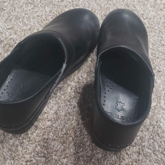 Blk dansko clogs size 40 - Picture 4 of 5